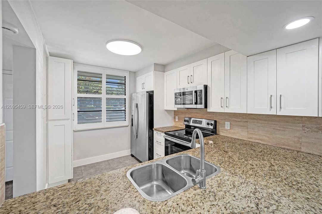 For Sale: $299,000 (2 beds, 2 baths, 1385 Square Feet)
