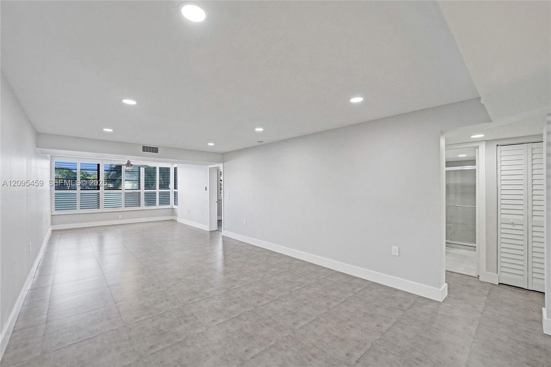 For Sale: $299,000 (2 beds, 2 baths, 1385 Square Feet)