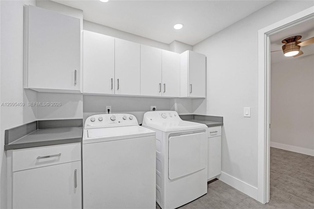 For Sale: $299,000 (2 beds, 2 baths, 1385 Square Feet)