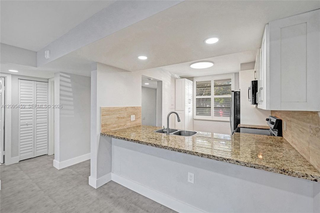 For Sale: $299,000 (2 beds, 2 baths, 1385 Square Feet)