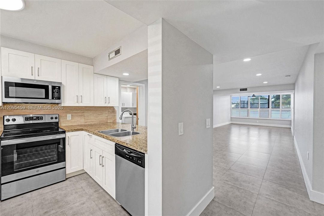 For Sale: $299,000 (2 beds, 2 baths, 1385 Square Feet)