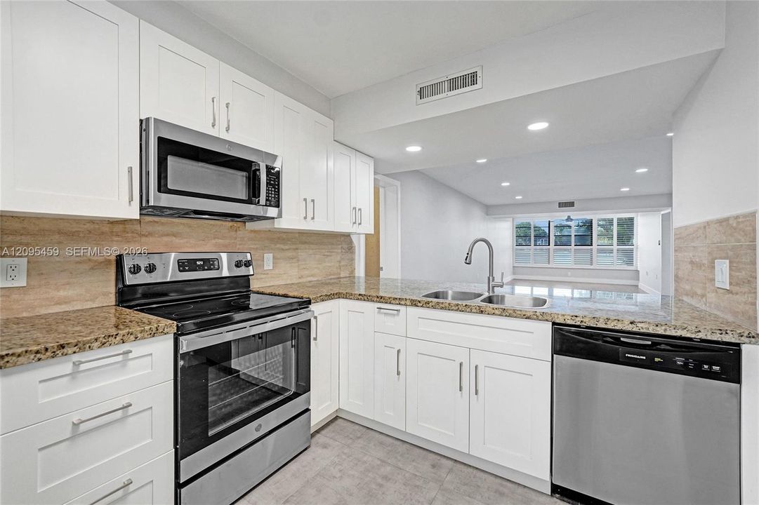 For Sale: $299,000 (2 beds, 2 baths, 1385 Square Feet)