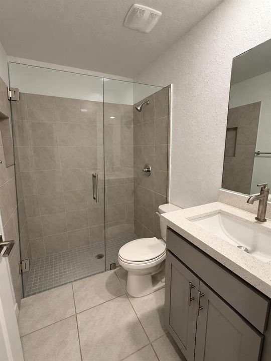 downstairs bath with shower door