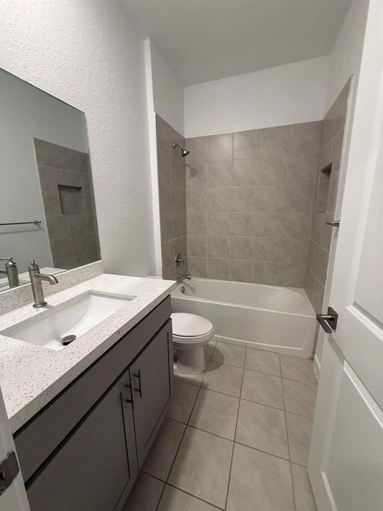 Bath 3 w tub