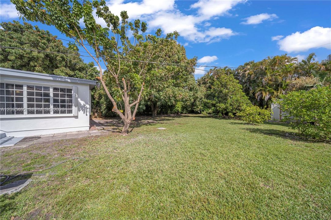 For Sale: $749,000 (3 beds, 2 baths, 1433 Square Feet)
