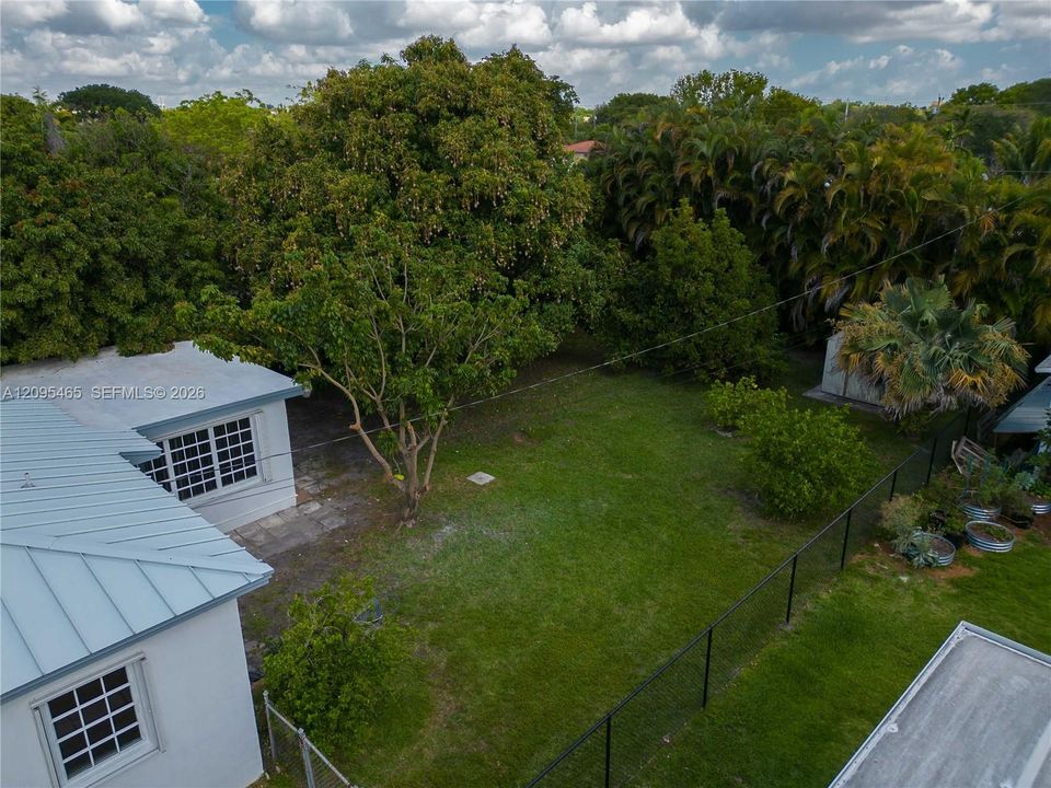 For Sale: $749,000 (3 beds, 2 baths, 1433 Square Feet)