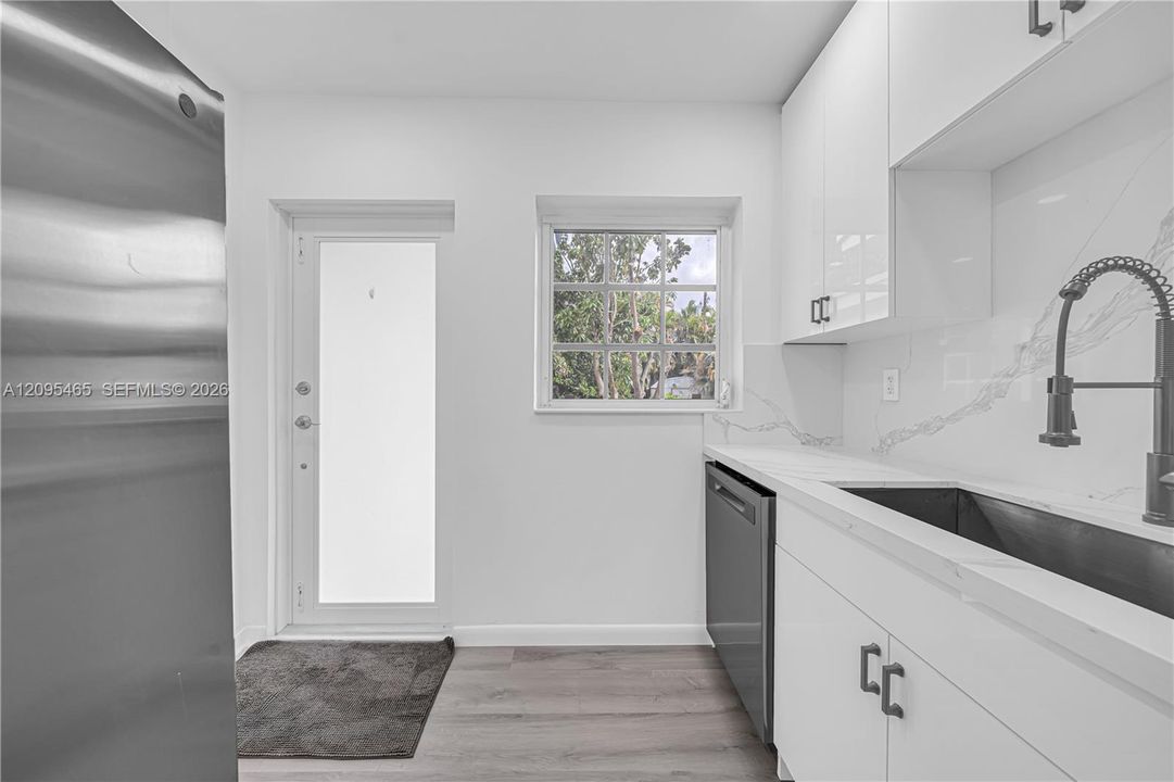 For Sale: $749,000 (3 beds, 2 baths, 1433 Square Feet)