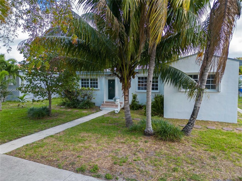 For Sale: $749,000 (3 beds, 2 baths, 1433 Square Feet)