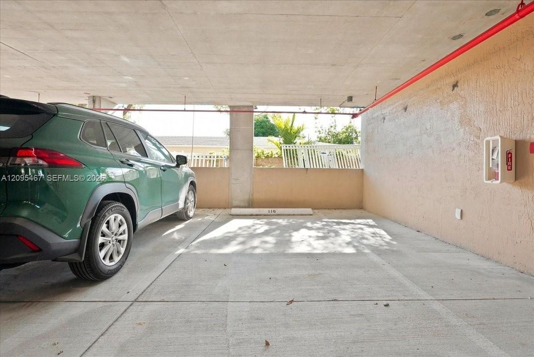 For Rent: $3,500 (2 beds, 2 baths, 1027 Square Feet)