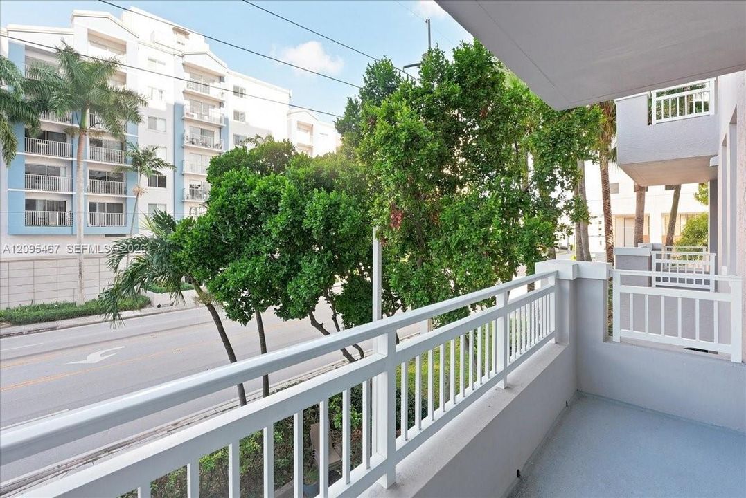 For Rent: $3,500 (2 beds, 2 baths, 1027 Square Feet)