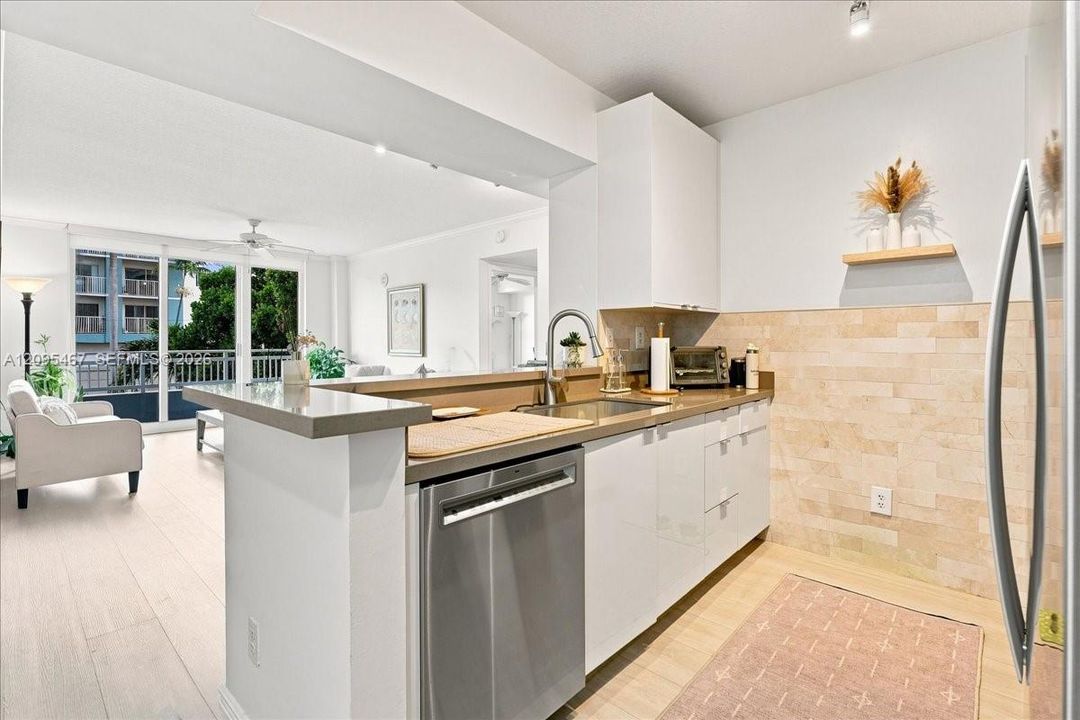 For Rent: $3,500 (2 beds, 2 baths, 1027 Square Feet)