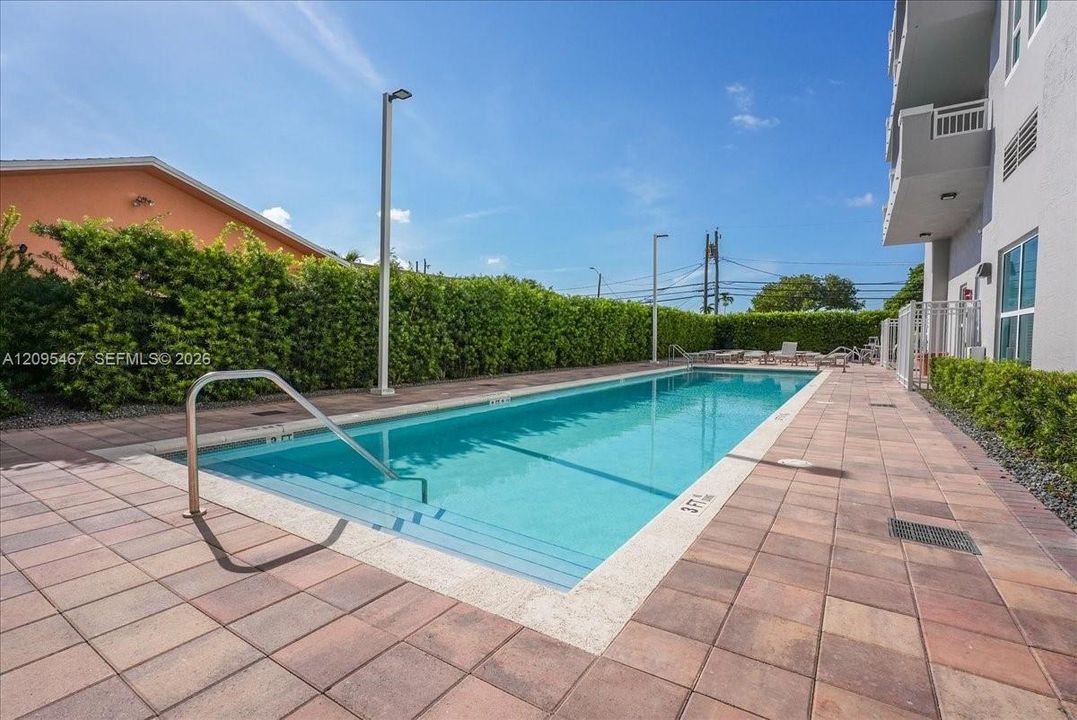 For Rent: $3,500 (2 beds, 2 baths, 1027 Square Feet)