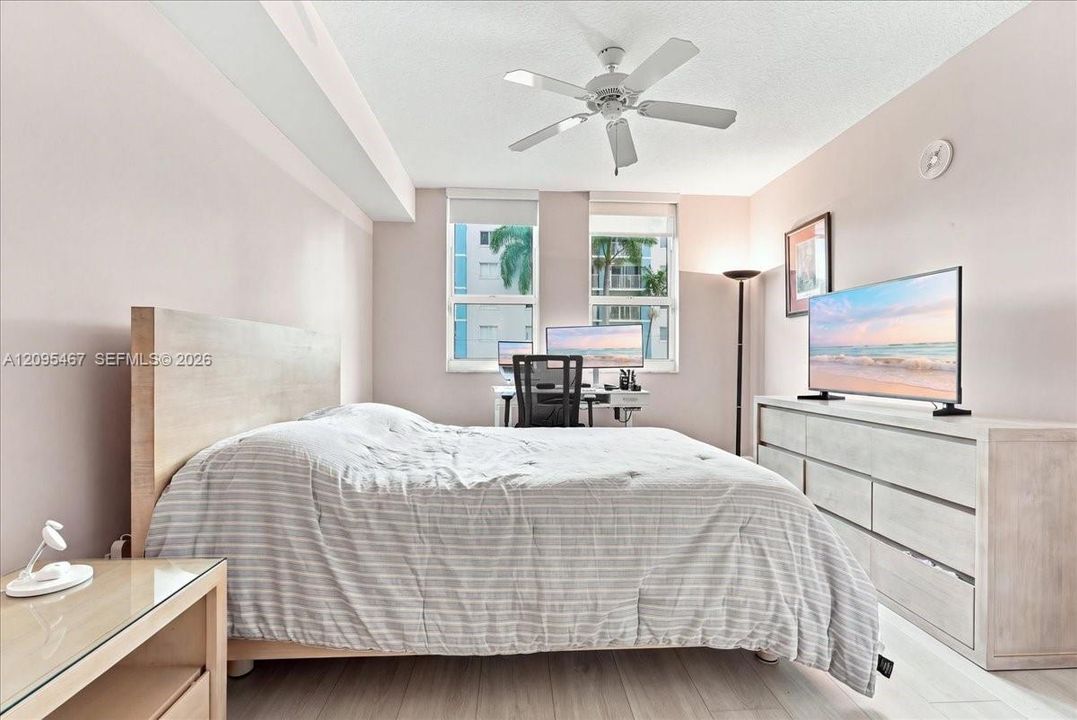 For Rent: $3,500 (2 beds, 2 baths, 1027 Square Feet)