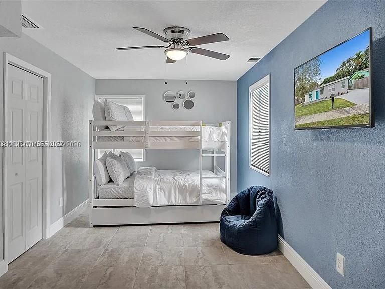 En Renta: $4,650 (4 camas, 3 baños, 1963 Pies cuadrados)
