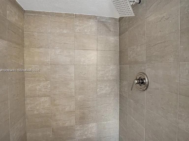 En Renta: $4,650 (4 camas, 3 baños, 1963 Pies cuadrados)