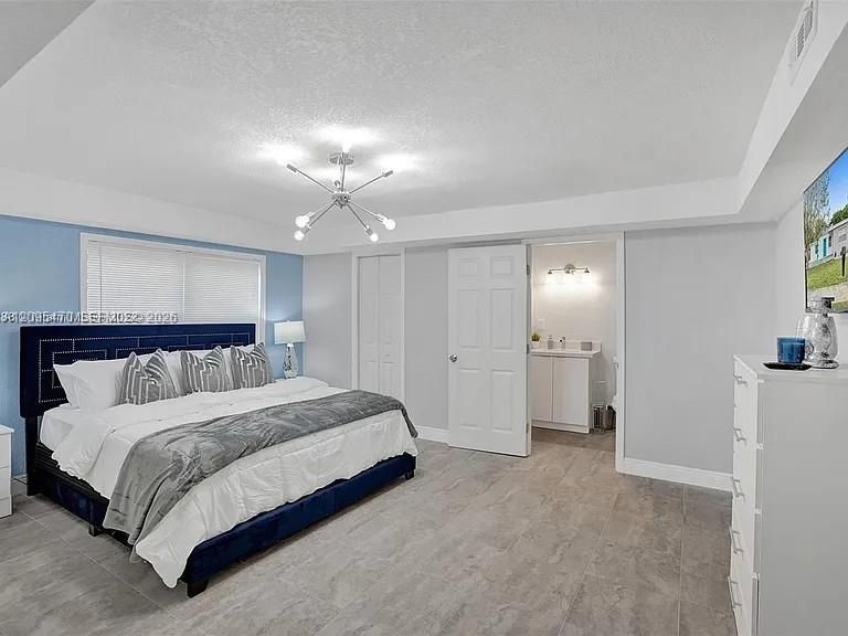 En Renta: $4,650 (4 camas, 3 baños, 1963 Pies cuadrados)