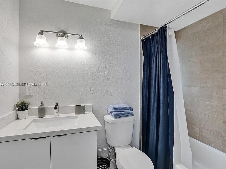 En Renta: $4,650 (4 camas, 3 baños, 1963 Pies cuadrados)