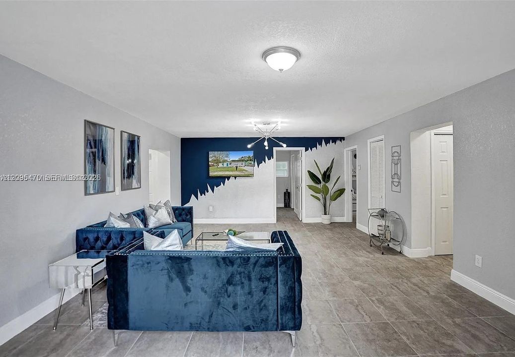 En Renta: $4,650 (4 camas, 3 baños, 1963 Pies cuadrados)