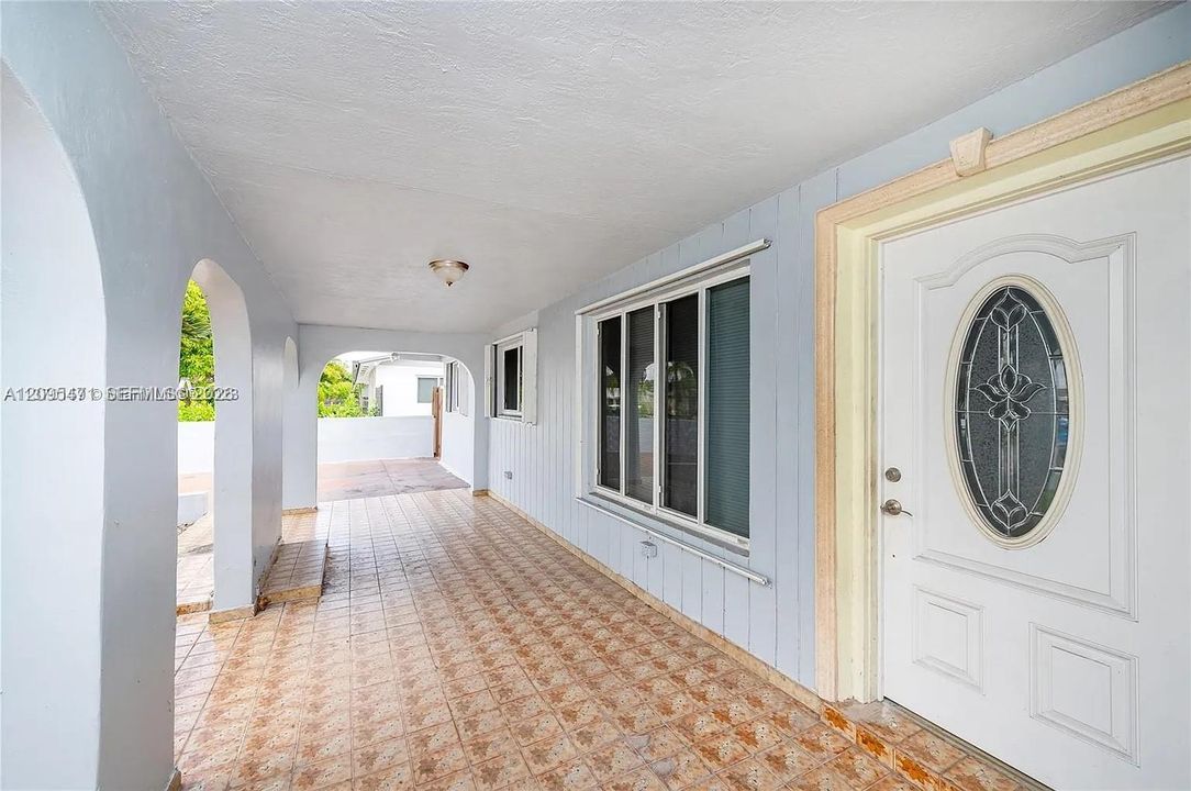 For Rent: $4,000 (5 beds, 2 baths, 2978 Square Feet)