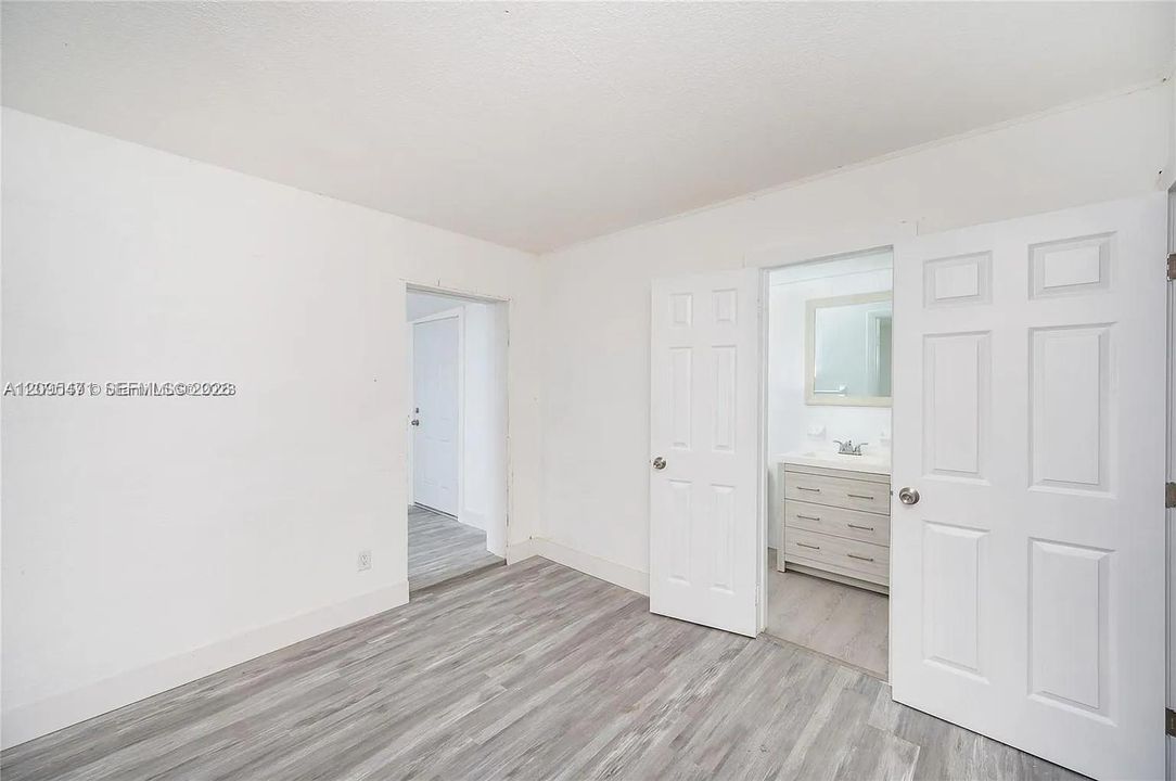For Rent: $4,000 (5 beds, 2 baths, 2978 Square Feet)