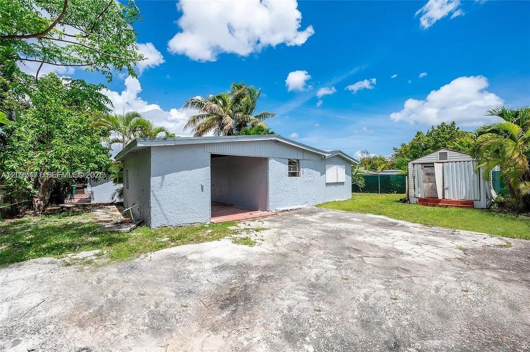 For Rent: $4,000 (5 beds, 2 baths, 2978 Square Feet)