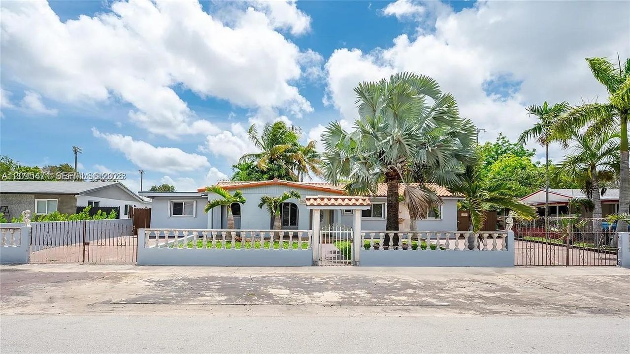 For Rent: $4,000 (5 beds, 2 baths, 2978 Square Feet)