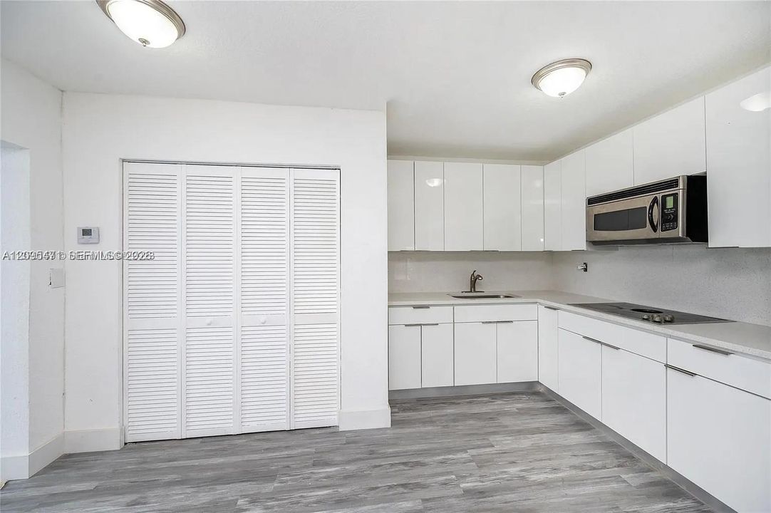 For Rent: $4,000 (5 beds, 2 baths, 2978 Square Feet)
