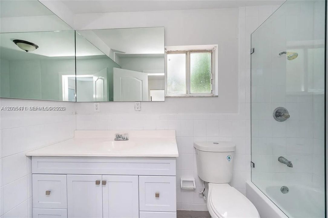 For Rent: $4,000 (5 beds, 2 baths, 2978 Square Feet)