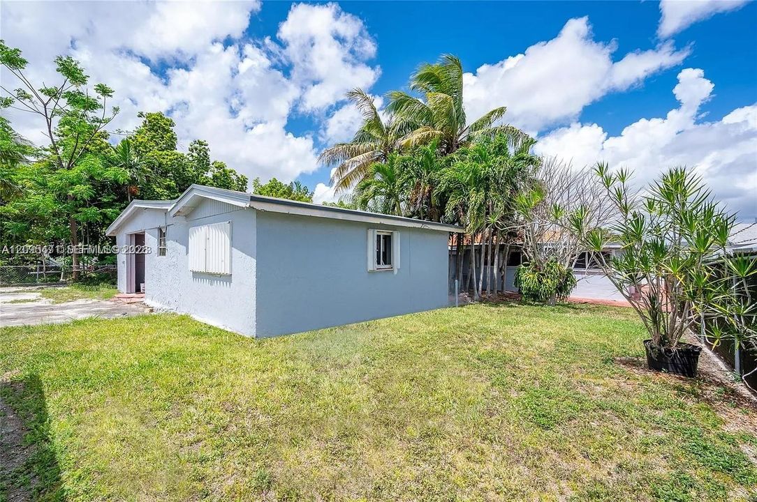 For Rent: $4,000 (5 beds, 2 baths, 2978 Square Feet)