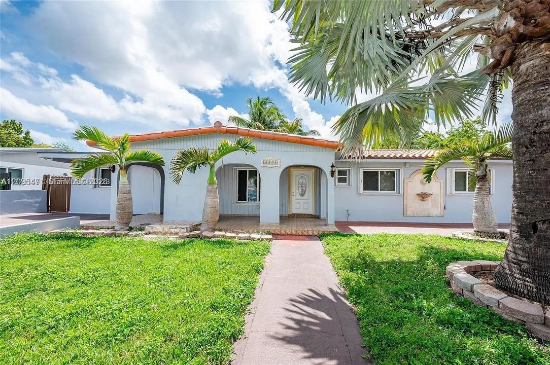 For Rent: $4,000 (5 beds, 2 baths, 2978 Square Feet)