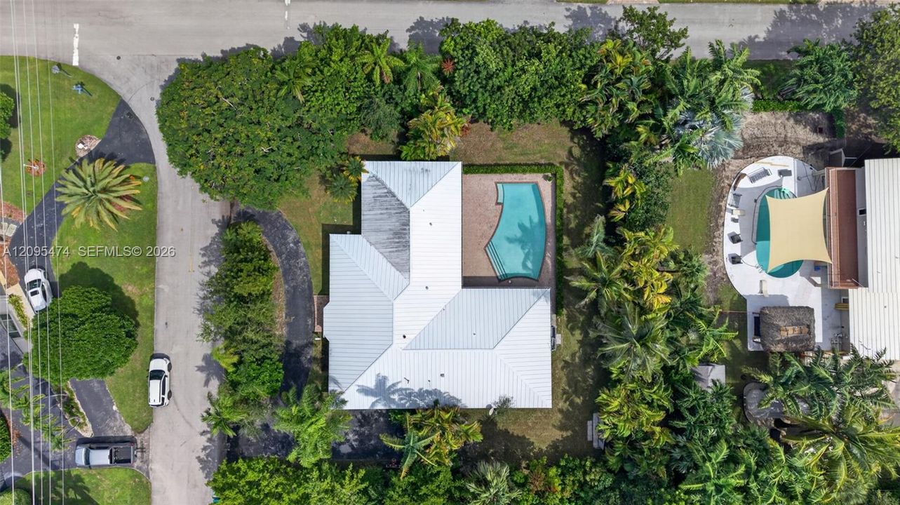 For Sale: $1,150,000 (4 beds, 2 baths, 2368 Square Feet)