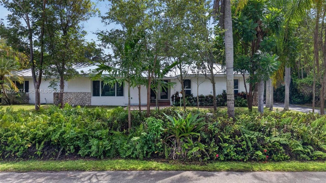 For Sale: $1,150,000 (4 beds, 2 baths, 2368 Square Feet)