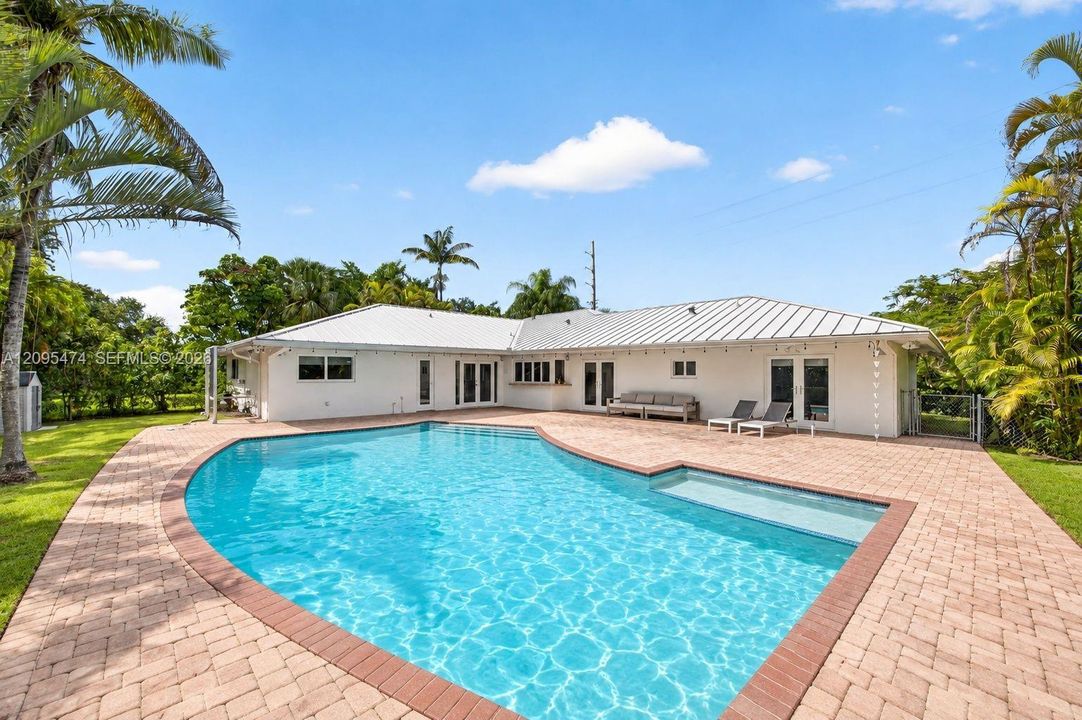 For Sale: $1,150,000 (4 beds, 2 baths, 2368 Square Feet)