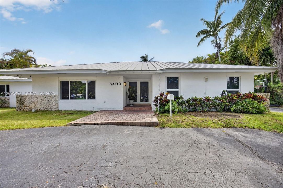 For Sale: $1,150,000 (4 beds, 2 baths, 2368 Square Feet)