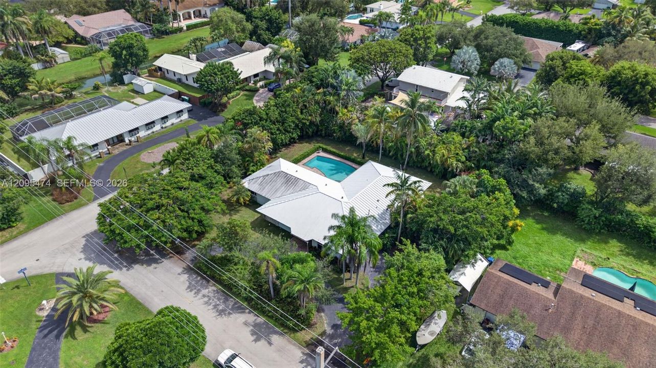 For Sale: $1,150,000 (4 beds, 2 baths, 2368 Square Feet)
