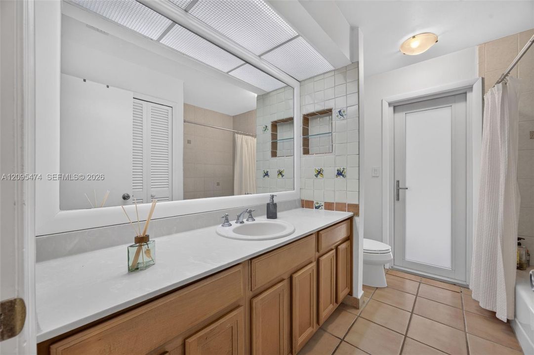 For Sale: $1,150,000 (4 beds, 2 baths, 2368 Square Feet)