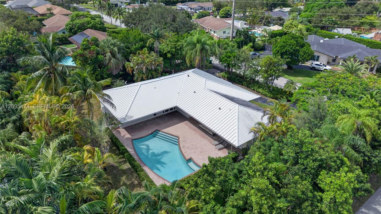 For Sale: $1,150,000 (4 beds, 2 baths, 2368 Square Feet)
