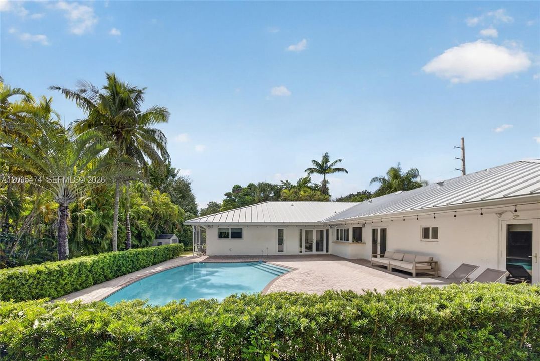For Sale: $1,150,000 (4 beds, 2 baths, 2368 Square Feet)