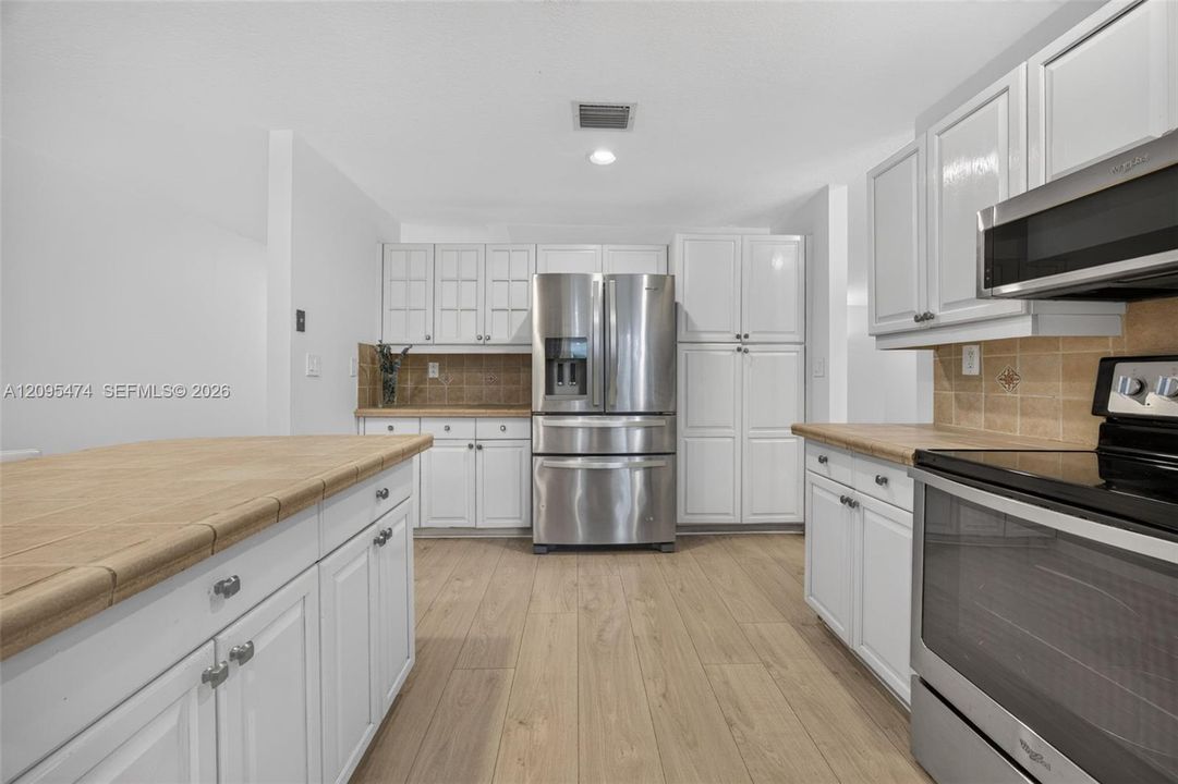 For Sale: $1,150,000 (4 beds, 2 baths, 2368 Square Feet)