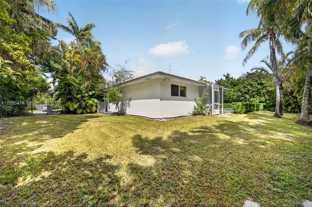 For Sale: $1,150,000 (4 beds, 2 baths, 2368 Square Feet)