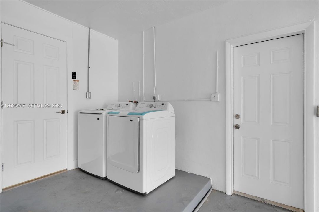 For Sale: $750,000 (3 beds, 2 baths, 1558 Square Feet)