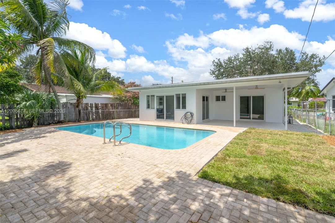 For Sale: $750,000 (3 beds, 2 baths, 1558 Square Feet)