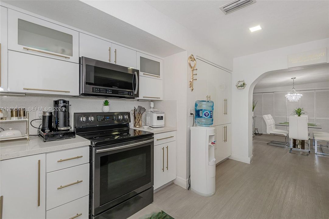 For Sale: $592,500 (4 beds, 2 baths, 1776 Square Feet)