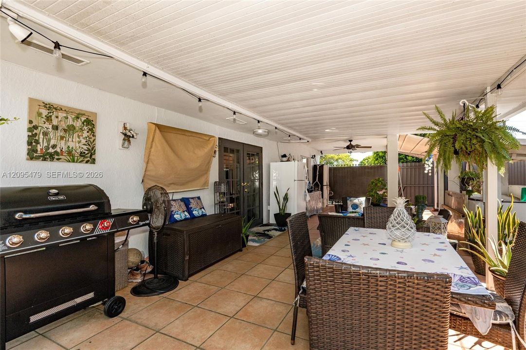 For Sale: $592,500 (4 beds, 2 baths, 1776 Square Feet)