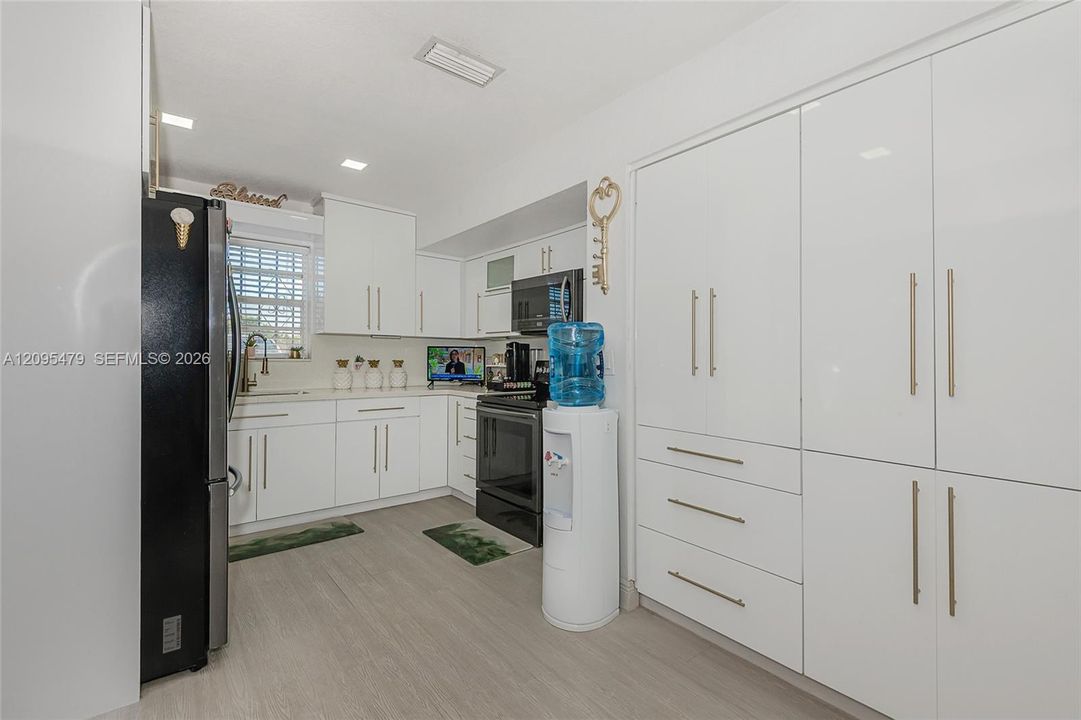 For Sale: $592,500 (4 beds, 2 baths, 1776 Square Feet)