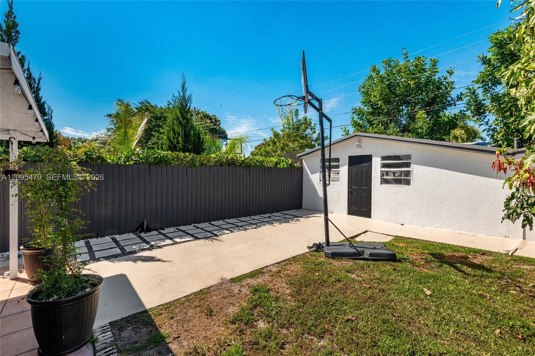 For Sale: $592,500 (4 beds, 2 baths, 1776 Square Feet)