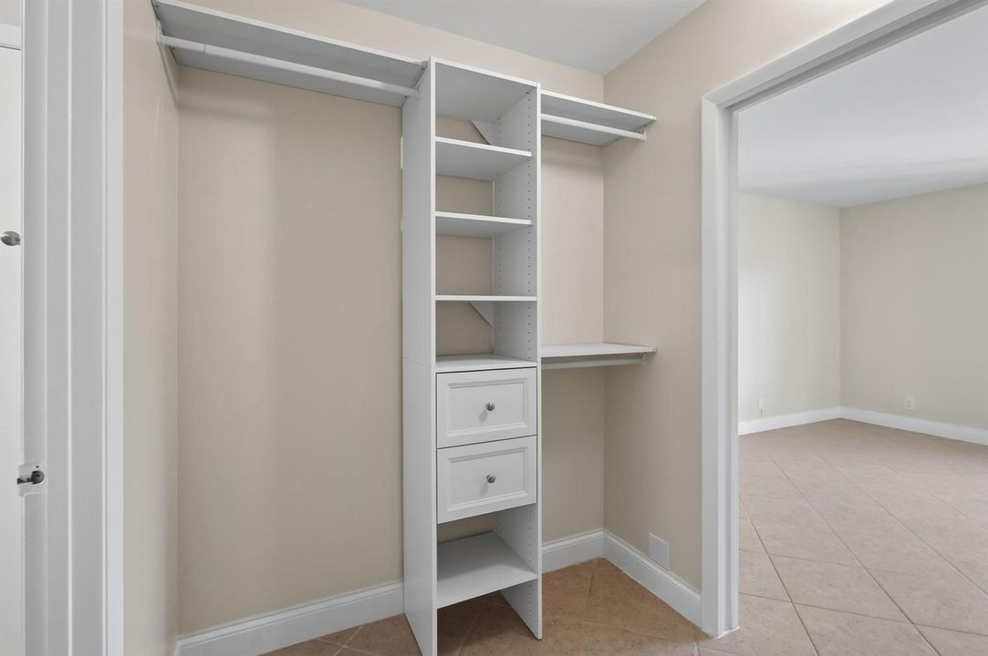 10717 unit 211-27