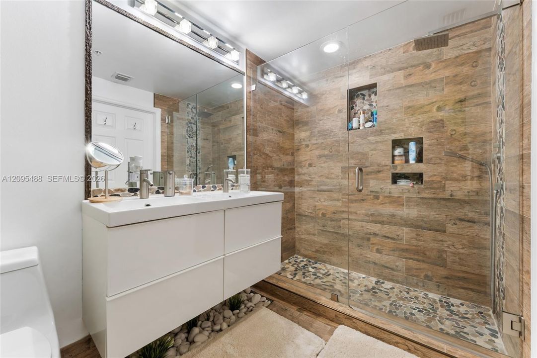 En Venta: $330,000 (2 camas, 2 baños, 1200 Pies cuadrados)