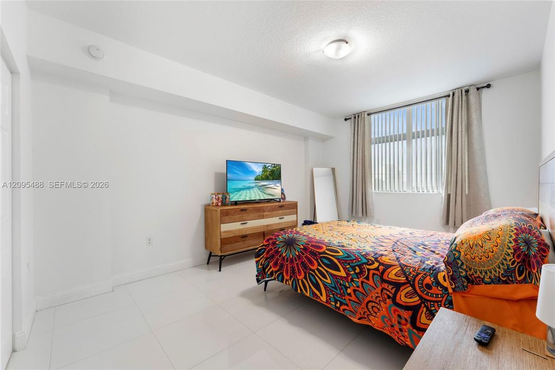 En Venta: $330,000 (2 camas, 2 baños, 1200 Pies cuadrados)