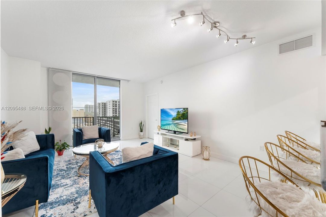 En Venta: $330,000 (2 camas, 2 baños, 1200 Pies cuadrados)